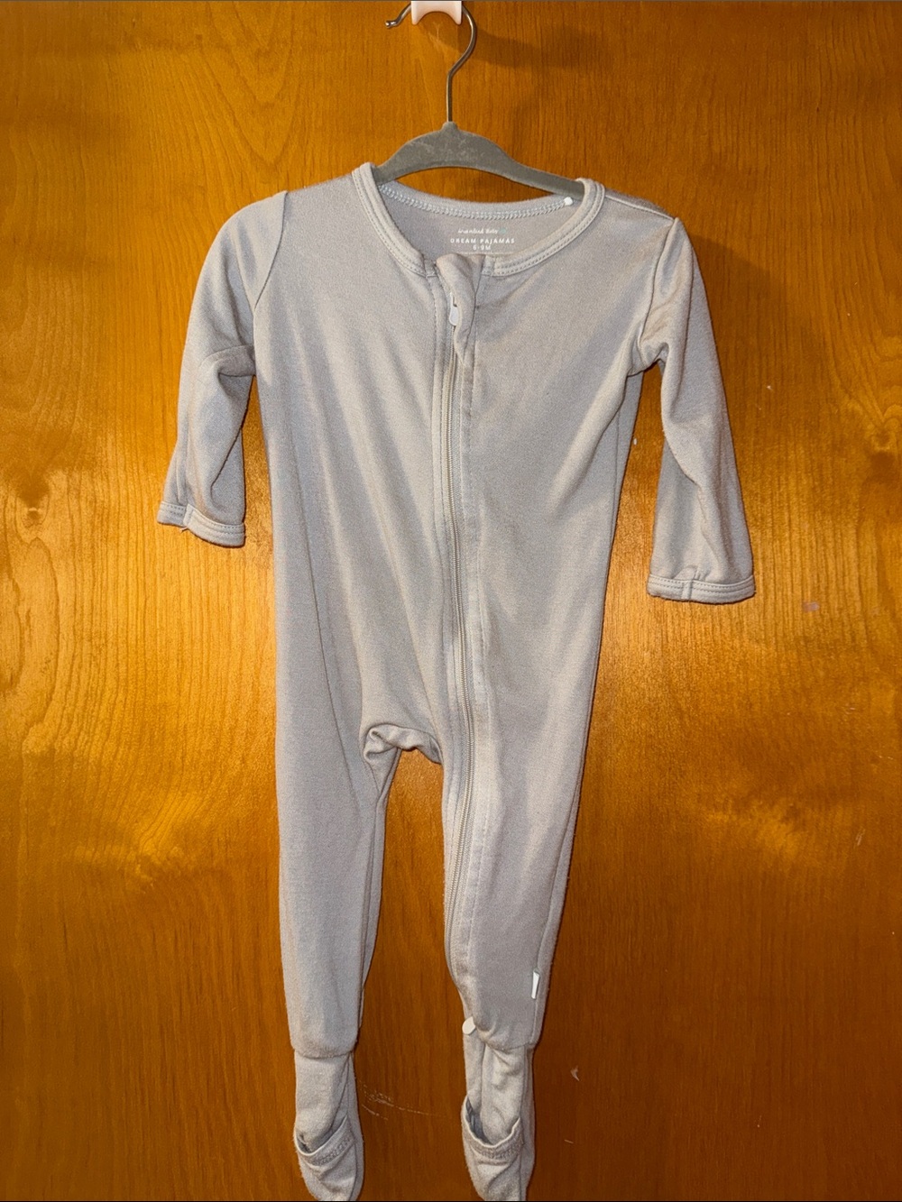 Dreamland Light Gray Kids One-Piece Footed Pajamas with Front Zipper. 6-9 mo